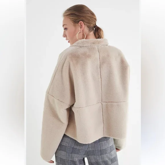 UO Felicity Reversible Women's Beige Faux Fur Jacket Cream Cropped Jacket - Picture 4 of 11